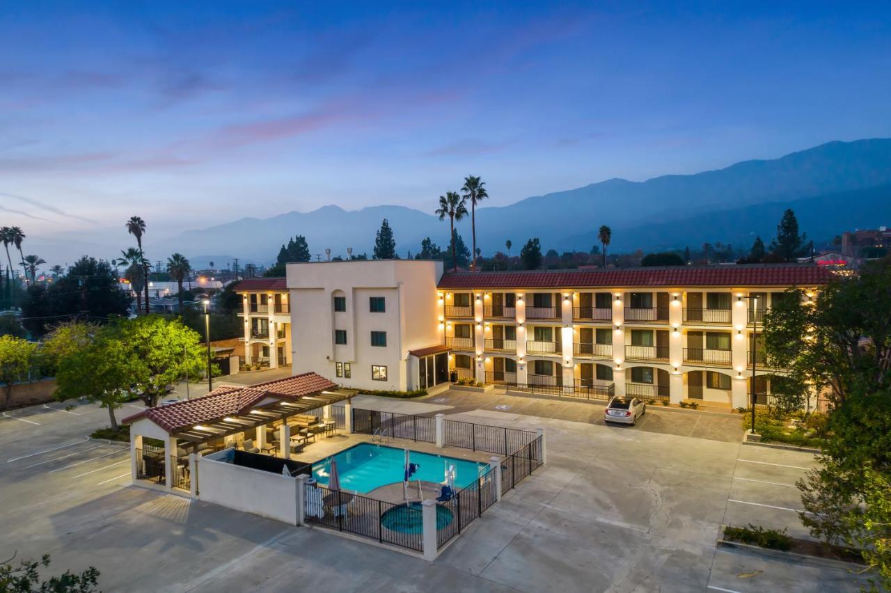 Hotel Huntington Duarte エクステリア 写真