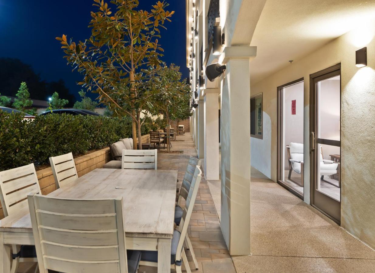 Hotel Huntington Duarte エクステリア 写真